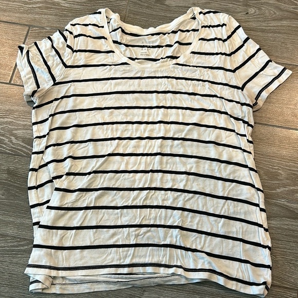 EUC A New Day Black & White Striped T Shirt Scoop Neck Size Meium - Picture 1 of 6